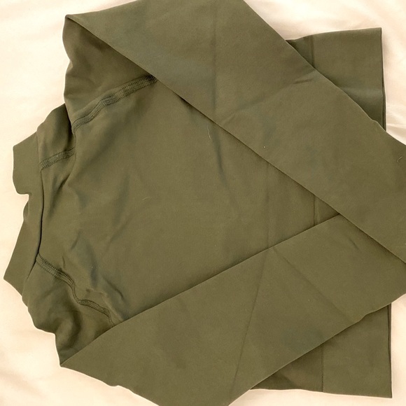 Tala long sleep 1/4 zip aster crop top in Green XS - Picture 2 of 4
